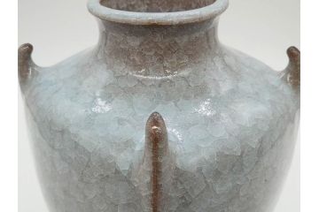 高麗陶房　宮岡英夫　高さ 約26cm　思わず見惚れる美しい佇まいの氷華紋四角壷(壺、花器、花入、花生、裏印、共布付き、共箱付き)(R-080412)