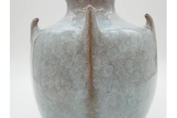 高麗陶房　宮岡英夫　高さ 約26cm　思わず見惚れる美しい佇まいの氷華紋四角壷(壺、花器、花入、花生、裏印、共布付き、共箱付き)(R-080412)