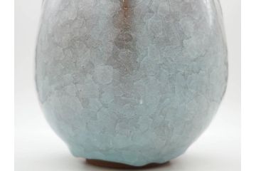 高麗陶房　宮岡英夫　高さ 約26cm　思わず見惚れる美しい佇まいの氷華紋四角壷(壺、花器、花入、花生、裏印、共布付き、共箱付き)(R-080412)