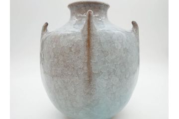 高麗陶房　宮岡英夫　高さ 約26cm　思わず見惚れる美しい佇まいの氷華紋四角壷(壺、花器、花入、花生、裏印、共布付き、共箱付き)(R-080412)