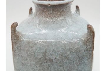 高麗陶房　宮岡英夫　高さ 約26cm　思わず見惚れる美しい佇まいの氷華紋四角壷(壺、花器、花入、花生、裏印、共布付き、共箱付き)(R-080412)