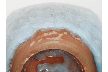 高麗陶房　宮岡英夫　高さ 約26cm　思わず見惚れる美しい佇まいの氷華紋四角壷(壺、花器、花入、花生、裏印、共布付き、共箱付き)(R-080412)