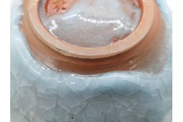 高麗陶房　宮岡英夫　高さ 約26cm　思わず見惚れる美しい佇まいの氷華紋四角壷(壺、花器、花入、花生、裏印、共布付き、共箱付き)(R-080412)