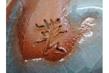 高麗陶房　宮岡英夫　高さ 約26cm　思わず見惚れる美しい佇まいの氷華紋四角壷(壺、花器、花入、花生、裏印、共布付き、共箱付き)(R-080412)