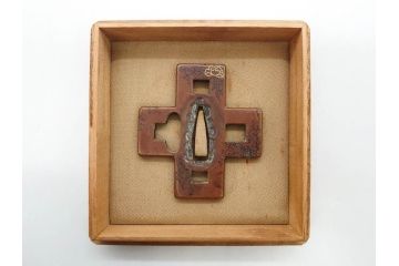 時代武具　素銅　金象嵌　十字　技巧を凝らした鍔(キリシタン、花、彫刻、刀装具、ケース付き)(R-080414)