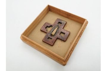 時代武具　素銅　金象嵌　十字　技巧を凝らした鍔(キリシタン、花、彫刻、刀装具、ケース付き)(R-080414)
