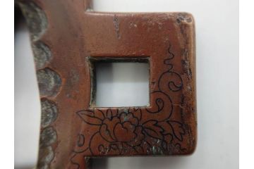 時代武具　素銅　金象嵌　十字　技巧を凝らした鍔(キリシタン、花、彫刻、刀装具、ケース付き)(R-080414)
