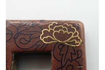 時代武具　素銅　金象嵌　十字　技巧を凝らした鍔(キリシタン、花、彫刻、刀装具、ケース付き)(R-080414)