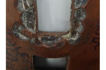 時代武具　素銅　金象嵌　十字　技巧を凝らした鍔(キリシタン、花、彫刻、刀装具、ケース付き)(R-080414)