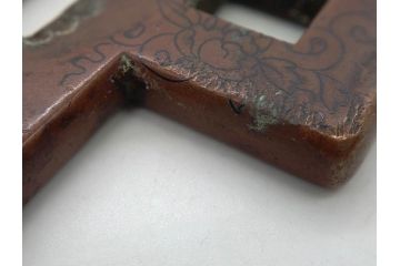 時代武具　素銅　金象嵌　十字　技巧を凝らした鍔(キリシタン、花、彫刻、刀装具、ケース付き)(R-080414)