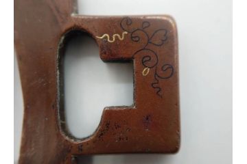 時代武具　素銅　金象嵌　十字　技巧を凝らした鍔(キリシタン、花、彫刻、刀装具、ケース付き)(R-080414)