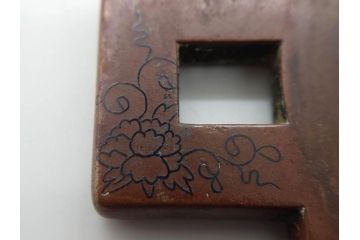 時代武具　素銅　金象嵌　十字　技巧を凝らした鍔(キリシタン、花、彫刻、刀装具、ケース付き)(R-080414)