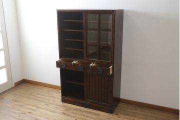 中古　美品!!　岩谷堂箪笥　漆塗り　和の情緒を感じる佇まいが魅力的な収納力抜群の水屋箪笥(食器棚、カップボード、戸棚、収納棚、キャビネット、上下バラ売り可能)(R-080417)