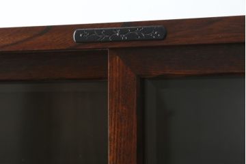 中古　美品!!　岩谷堂箪笥　漆塗り　和の情緒を感じる佇まいが魅力的な収納力抜群の水屋箪笥(食器棚、カップボード、戸棚、収納棚、キャビネット、上下バラ売り可能)(R-080417)