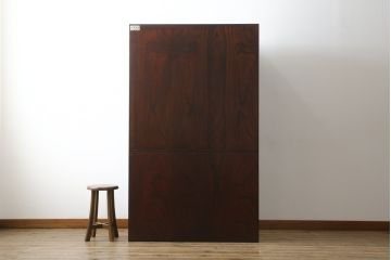中古　美品!!　岩谷堂箪笥　漆塗り　和の情緒を感じる佇まいが魅力的な収納力抜群の水屋箪笥(食器棚、カップボード、戸棚、収納棚、キャビネット、上下バラ売り可能)(R-080417)