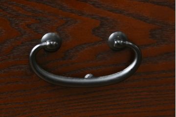 中古　美品!!　国産職人手造り　タモ材　桐(キリ)材　風雅　和洋どちらの空間にも馴染みやすい上質な作りの水屋箪笥サイドボード(収納棚、戸棚、サイドキャビネット、食器棚)(R-080419)