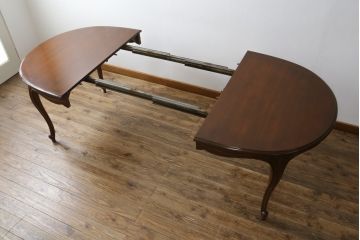 中古　DREXEL HERITAGE(ドレクセルヘリテイジ)　Touraine(ツーレイン)　滑らかな曲線が優雅な印象のダイニングテーブル(エクステンションテーブル、食卓、4人掛け、6人掛け、8人掛け、オーバル型)(定価約80万円)(R-080420)