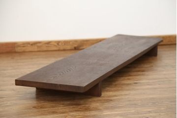 和製アンティーク　極厚の一枚板!　和の空間を引き立てるディスプレイ台にもぴったりな古い木の裁ち板(ローボード、ローテーブル、作業台、TVボード、TV台、テレビボード、テレビ台、花台、飾り台、陳列台)(R-080421)