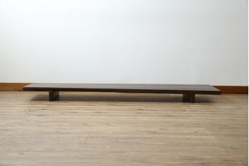 和製アンティーク　極厚の一枚板!　和の空間を引き立てるディスプレイ台にもぴったりな古い木の裁ち板(ローボード、ローテーブル、作業台、TVボード、TV台、テレビボード、テレビ台、花台、飾り台、陳列台)(R-080421)