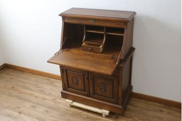 中古　美品　えぞ民芸家具製作所　インテリアえぞ(EZO)　ナラ材　グレースシリーズ　クラシカルで落ち着いた雰囲気が魅力的なライティングビューロー85(簿記机、ワークデスク、在宅用、在宅ワーク用、サイドキャビネット)(定価約236000円)(R-080422)