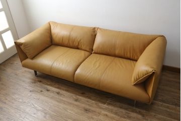 中古　展示品　美品　イタリア製　IDC大塚家具取り扱い　POLTRONA FRAU(ポルトローナ・フラウ)　Jean-Marie Massaud(ジャン・マリー・マッソー)デザイン　John-John(ジョン・ジョン)　本革(レザー)　モダンで高級感のあるおしゃれな3Pソファ(三人掛け、3人掛け)(定価約260万円)(R-080424)