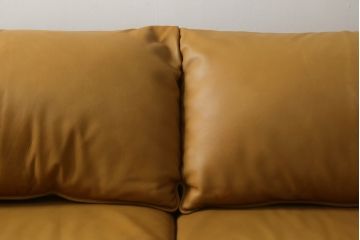 中古　展示品　美品　イタリア製　IDC大塚家具取り扱い　POLTRONA FRAU(ポルトローナ・フラウ)　Jean-Marie Massaud(ジャン・マリー・マッソー)デザイン　John-John(ジョン・ジョン)　本革(レザー)　モダンで高級感のあるおしゃれな3Pソファ(三人掛け、3人掛け)(定価約260万円)(R-080424)