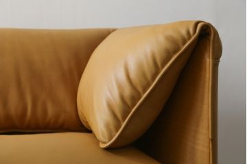 中古　展示品　美品　イタリア製　IDC大塚家具取り扱い　POLTRONA FRAU(ポルトローナ・フラウ)　Jean-Marie Massaud(ジャン・マリー・マッソー)デザイン　John-John(ジョン・ジョン)　本革(レザー)　モダンで高級感のあるおしゃれな3Pソファ(三人掛け、3人掛け)(定価約260万円)(R-080424)
