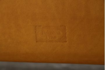 中古　展示品　美品　イタリア製　IDC大塚家具取り扱い　POLTRONA FRAU(ポルトローナ・フラウ)　Jean-Marie Massaud(ジャン・マリー・マッソー)デザイン　John-John(ジョン・ジョン)　本革(レザー)　モダンで高級感のあるおしゃれな3Pソファ(三人掛け、3人掛け)(定価約260万円)(R-080424)