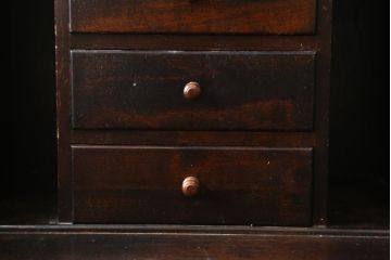 中古　美品　松本民芸家具　金具付きのデザインが目を引くクラシカルで美しいS.P型ライティングビューロー(簿記机、ワークデスク、在宅用、在宅ワーク用、サイドキャビネット)(定価約109万円)(R-080426)