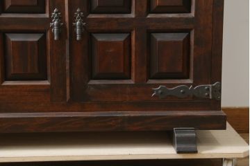 中古　美品　松本民芸家具　金具付きのデザインが目を引くクラシカルで美しいS.P型ライティングビューロー(簿記机、ワークデスク、在宅用、在宅ワーク用、サイドキャビネット)(定価約109万円)(R-080426)