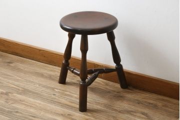 中古　美品　松本民芸家具　丸みを帯びたフォルムが可愛らしい三脚スツール(丸椅子、イス、板座チェア、花台、飾り台)(R-080429)