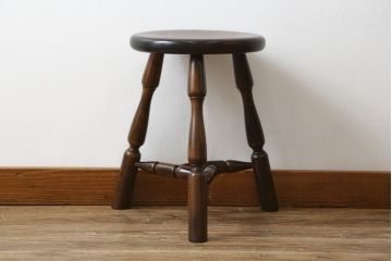 中古　美品　松本民芸家具　丸みを帯びたフォルムが可愛らしい三脚スツール(丸椅子、イス、板座チェア、花台、飾り台)(R-080429)