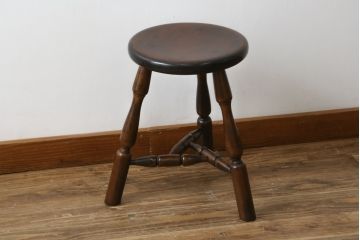中古　美品　松本民芸家具　丸みを帯びたフォルムが可愛らしい三脚スツール(丸椅子、イス、板座チェア、花台、飾り台)(R-080429)