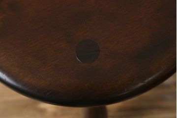 中古　美品　松本民芸家具　丸みを帯びたフォルムが可愛らしい三脚スツール(丸椅子、イス、板座チェア、花台、飾り台)(R-080429)
