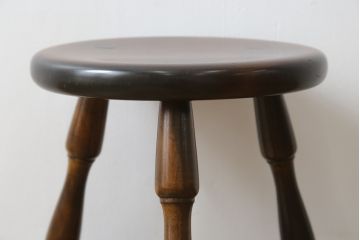 中古　美品　松本民芸家具　丸みを帯びたフォルムが可愛らしい三脚スツール(丸椅子、イス、板座チェア、花台、飾り台)(R-080429)