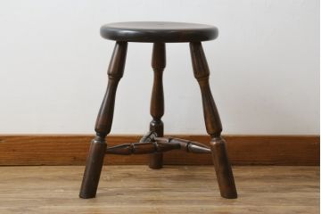 中古　美品　松本民芸家具　丸みを帯びたフォルムが可愛らしい三脚スツール(丸椅子、イス、板座チェア、花台、飾り台)(R-080429)