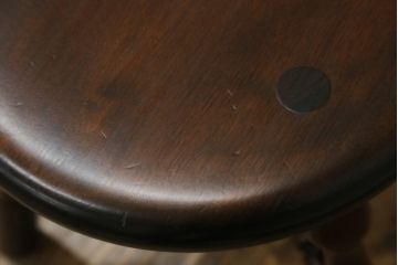 中古　美品　松本民芸家具　丸みを帯びたフォルムが可愛らしい三脚スツール(丸椅子、イス、板座チェア、花台、飾り台)(R-080429)
