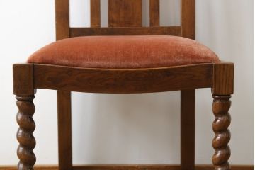 イギリスアンティーク　オーク材　ツイストレッグがクラシカルでおしゃれな雰囲気を醸し出すDチェア(椅子、イス、ダイニングチェア、リビングチェア、アームレスチェア、英国)(R-080436)
