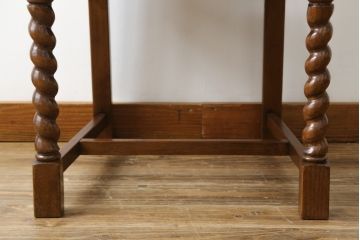 イギリスアンティーク　オーク材　ツイストレッグがクラシカルでおしゃれな雰囲気を醸し出すDチェア(椅子、イス、ダイニングチェア、リビングチェア、アームレスチェア、英国)(R-080436)
