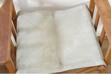 ビンテージ家具　スウェード生地　使いこまれた風合いが趣溢れる折り畳みのディレクターズチェア2脚セット(椅子、イス、アームチェア、ヴィンテージ、バラ売り可能)(R-080437)