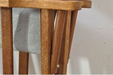 ビンテージ家具　スウェード生地　使いこまれた風合いが趣溢れる折り畳みのディレクターズチェア2脚セット(椅子、イス、アームチェア、ヴィンテージ、バラ売り可能)(R-080437)
