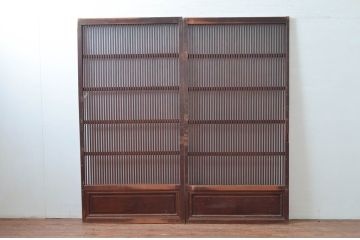 アンティーク建具　上手物!!　腰板欅(ケヤキ)材　風情のある佇まいが魅力的な格子戸2枚セット(建具、引き戸)(R-080440)