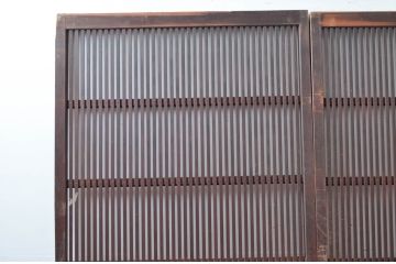 アンティーク建具　上手物!!　腰板欅(ケヤキ)材　風情のある佇まいが魅力的な格子戸2枚セット(建具、引き戸)(R-080440)