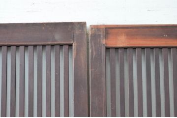 アンティーク建具　上手物!!　腰板欅(ケヤキ)材　風情のある佇まいが魅力的な格子戸2枚セット(建具、引き戸)(R-080440)