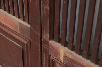 アンティーク建具　上手物!!　腰板欅(ケヤキ)材　風情のある佇まいが魅力的な格子戸2枚セット(建具、引き戸)(R-080440)