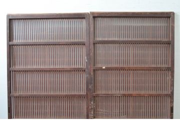 アンティーク建具　上手物!!　腰板欅(ケヤキ)材　風情のある佇まいが魅力的な格子戸2枚セット(建具、引き戸)(R-080440)