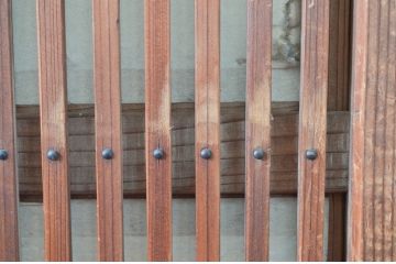 アンティーク建具　どこか懐かしい雰囲気を醸し出す裏障子付き格子戸2枚セット(引き戸、障子戸)(R-080441)