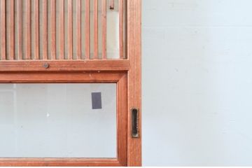 アンティーク建具　どこか懐かしい雰囲気を醸し出す裏障子付き格子戸2枚セット(引き戸、障子戸)(R-080441)