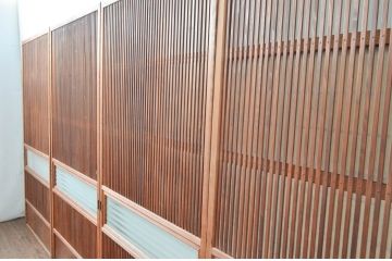 アンティーク建具　風情のある佇まいが魅力的な裏障子付き格子戸4枚セット(引き戸、障子戸)(R-080442)