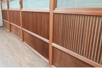 アンティーク建具　風情のある佇まいが魅力的な裏障子付き格子戸4枚セット(引き戸、障子戸)(R-080442)